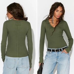 WE THE FREE PEOPLE NERIA LONG LAYERING TOP ARMY OLIVE GREEN KEEPSAKE CLOVER MED